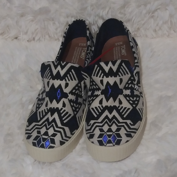 2×$40 Toms Sunset Stellar slip-ons - Picture 8 of 10